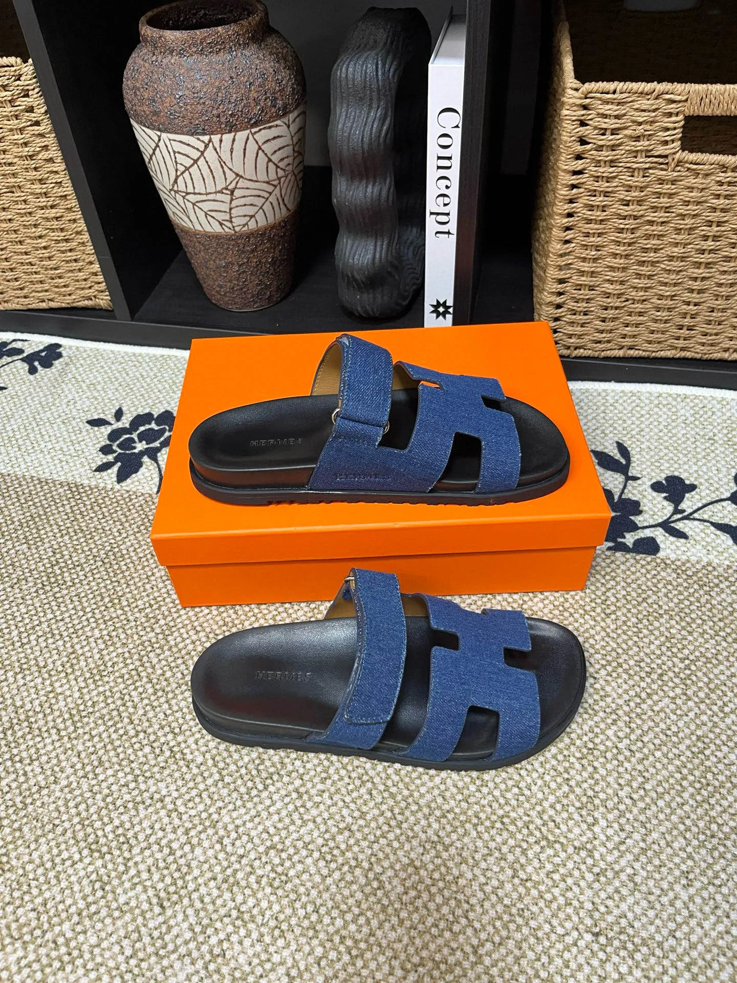 P300 Long-term stock Hermes men’s Kazimir slippers for couples - top quality woven calfskin functional sandals with intertwined uppers inspired by the “H” iconic pattern to create a casual look, perfect for summer. Imported cowhide + cowhide lining + TUP outsole Size: 35-46